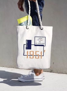 嘿 來自三百弄工廠的首批東華大學校園周邊產品已上線